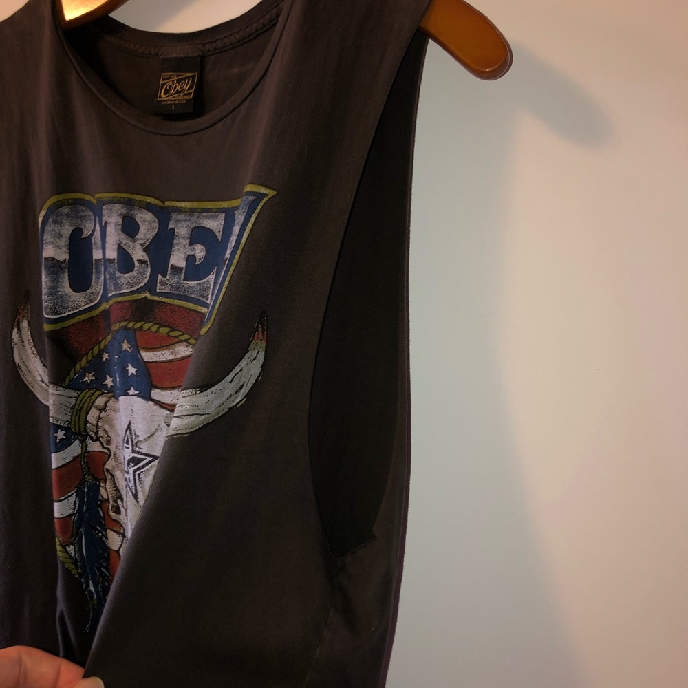 Obey tank